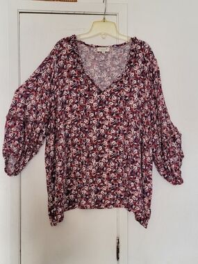 Floral V-Neck Women’s Top in Burgundy Pink